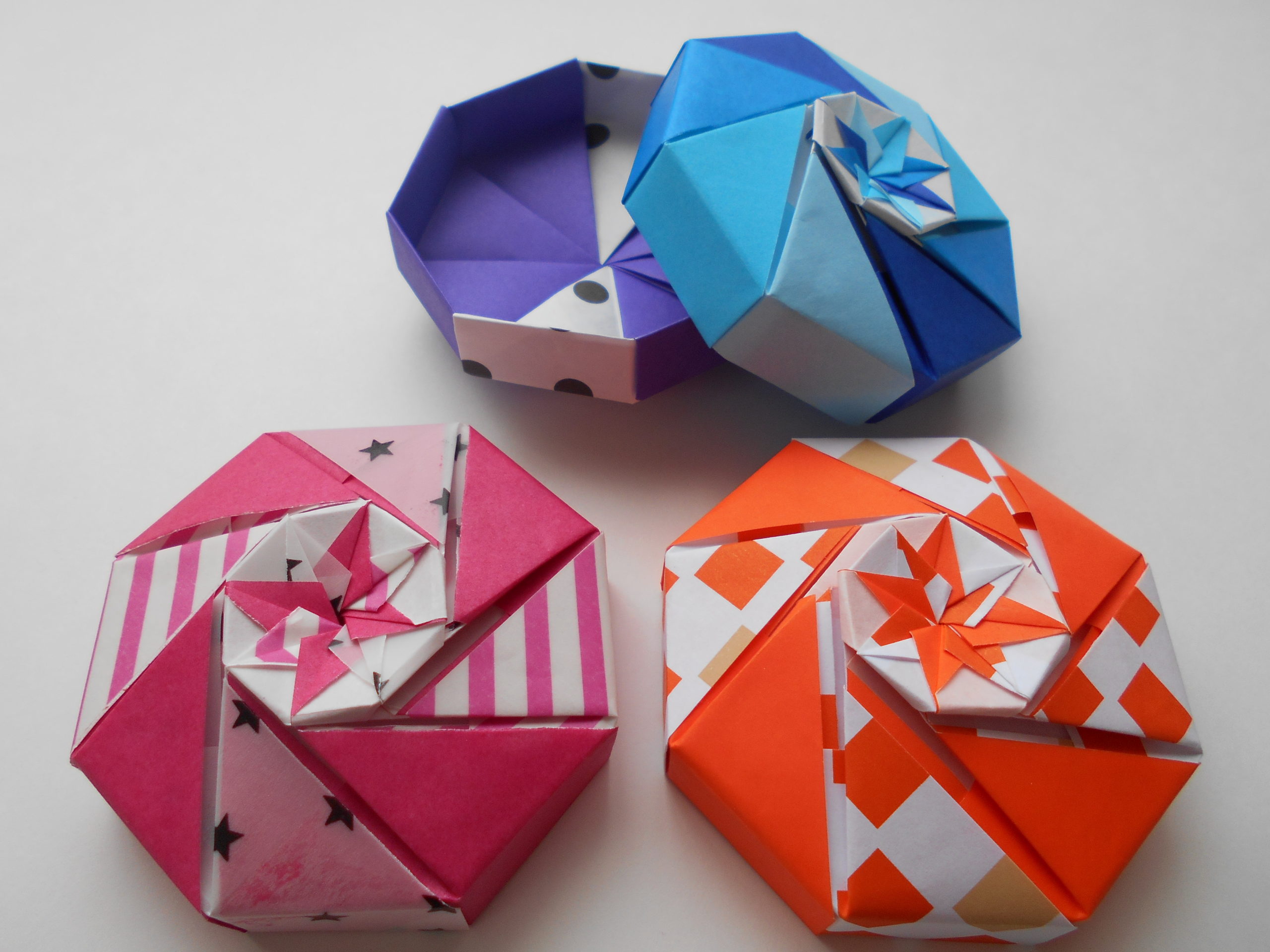 折り紙で作る箱 八角形のかわいい小物入れの作り方 山谷アリーのこどもライフ